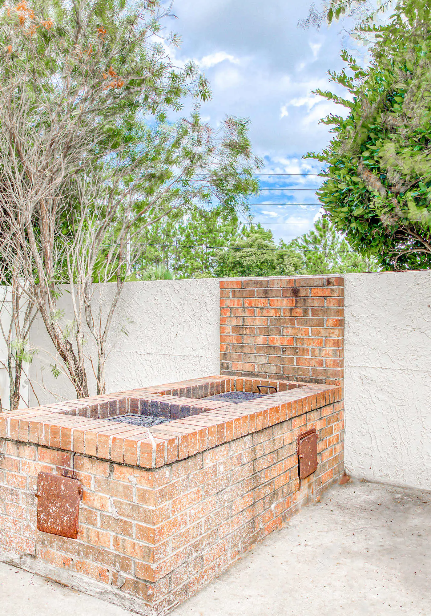 Gulf-view condo with central AC, WiFi, laundry, pools, gym & tennis