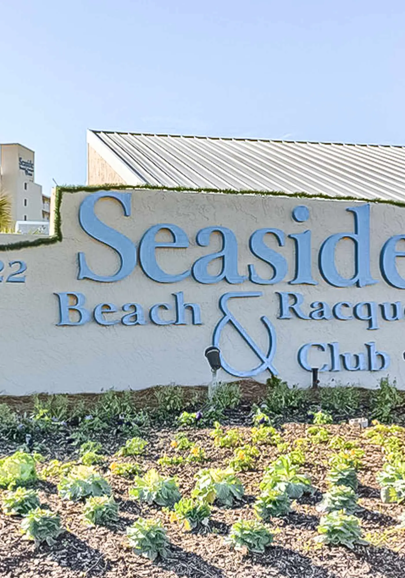 Gulf-view condo with central AC, WiFi, laundry, pools, gym & tennis