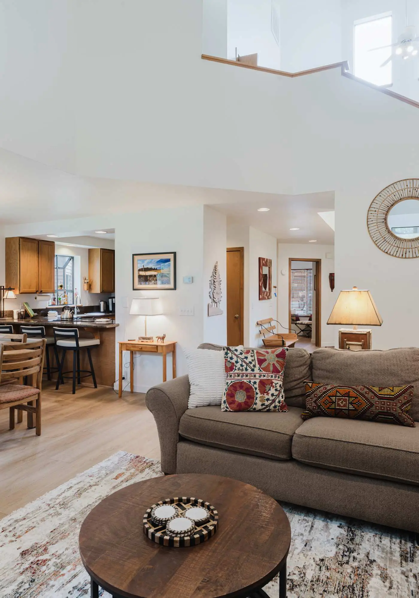 3BR Townhouse Near SHARC & Village - Dog Friendly