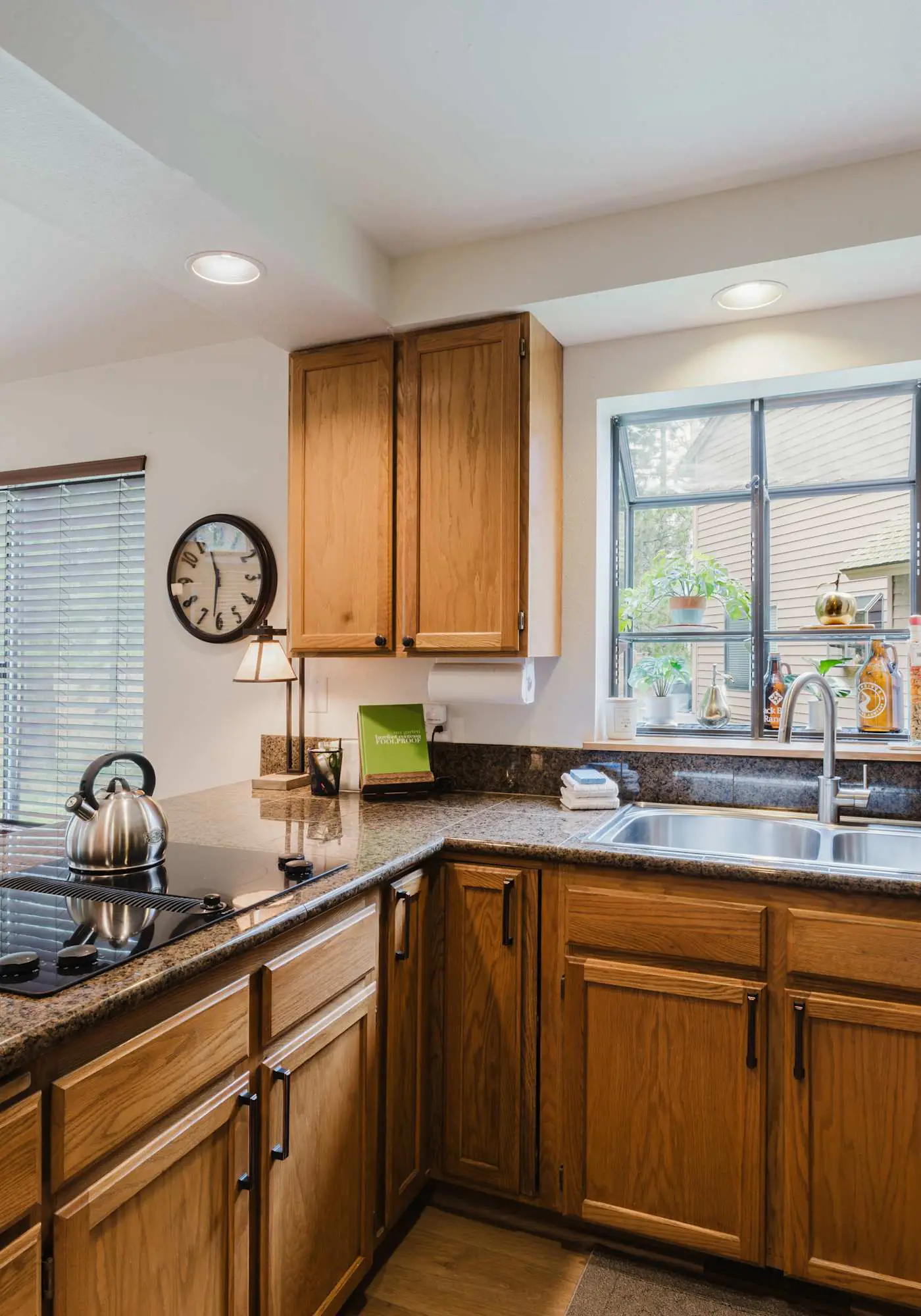 3BR Townhouse Near SHARC & Village - Dog Friendly
