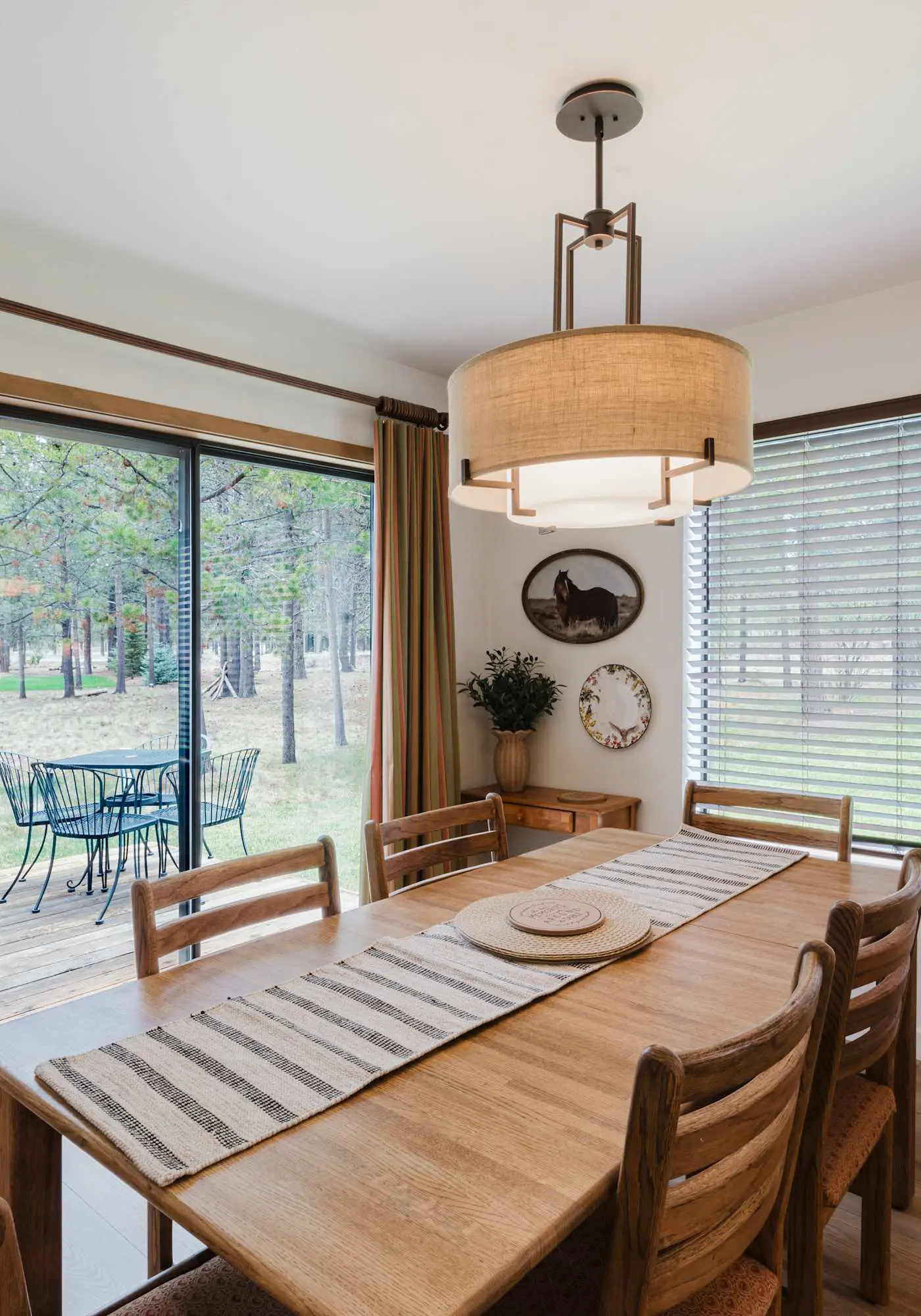 3BR Townhouse Near SHARC & Village - Dog Friendly
