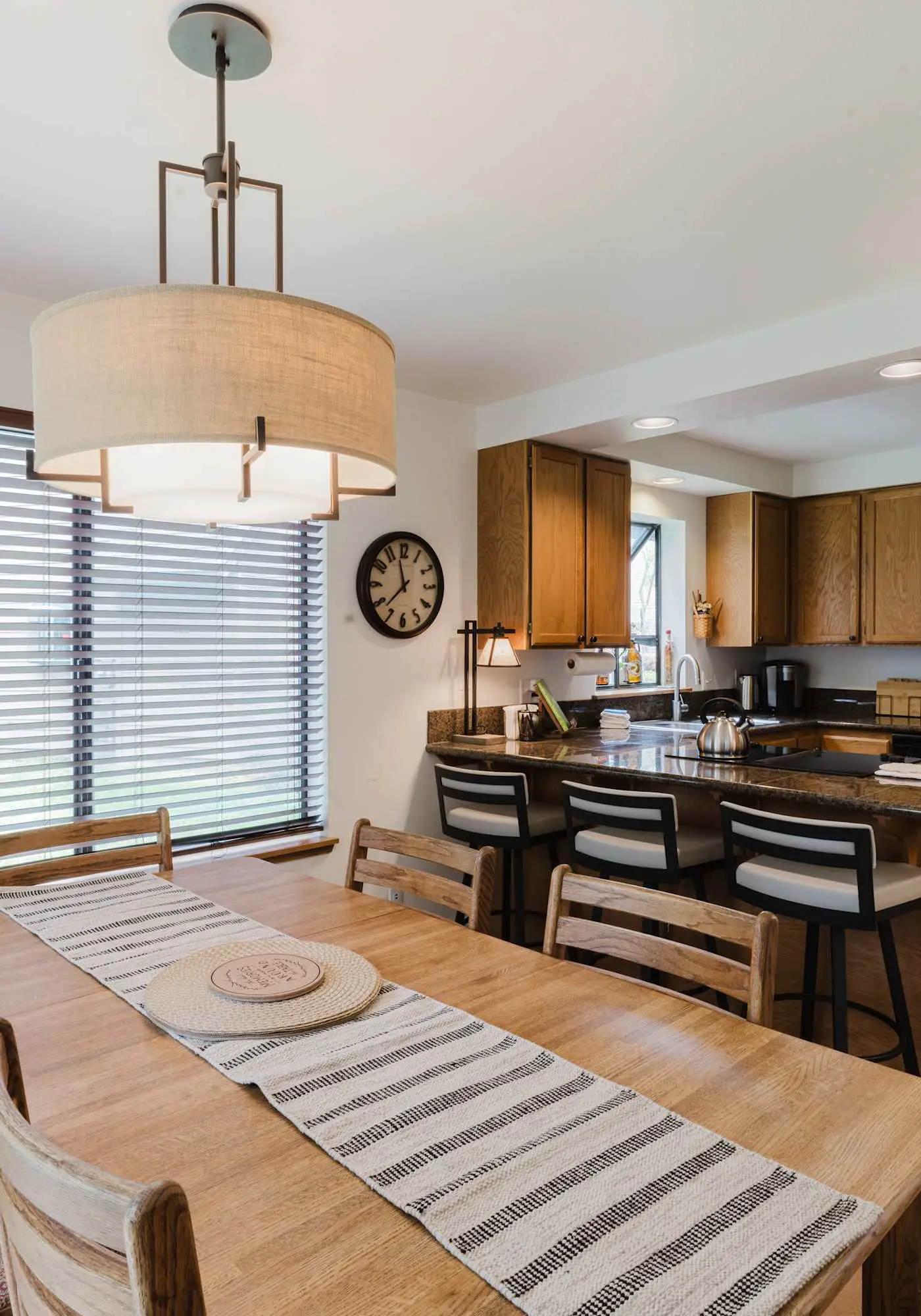 3BR Townhouse Near SHARC & Village - Dog Friendly