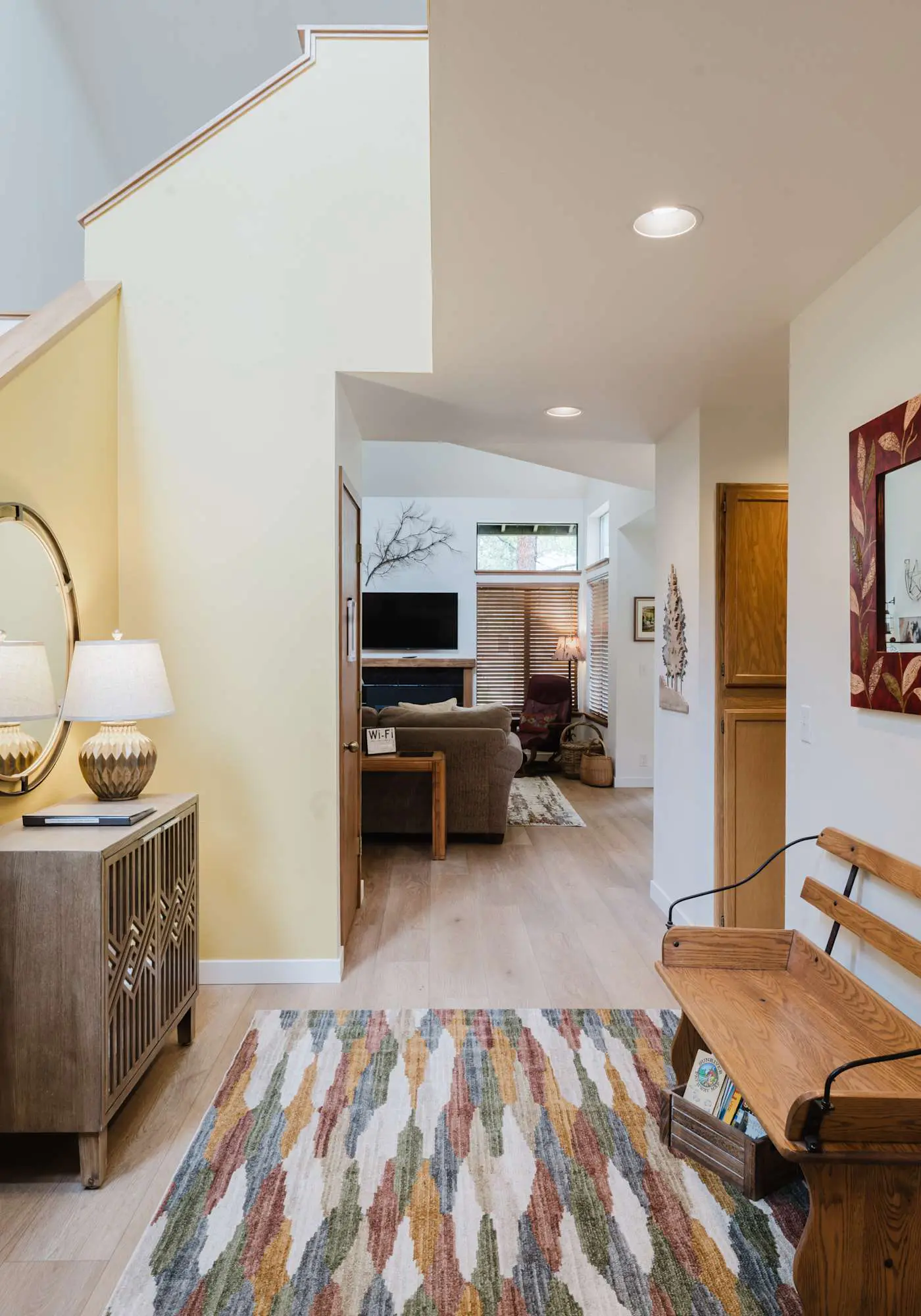 3BR Townhouse Near SHARC & Village - Dog Friendly