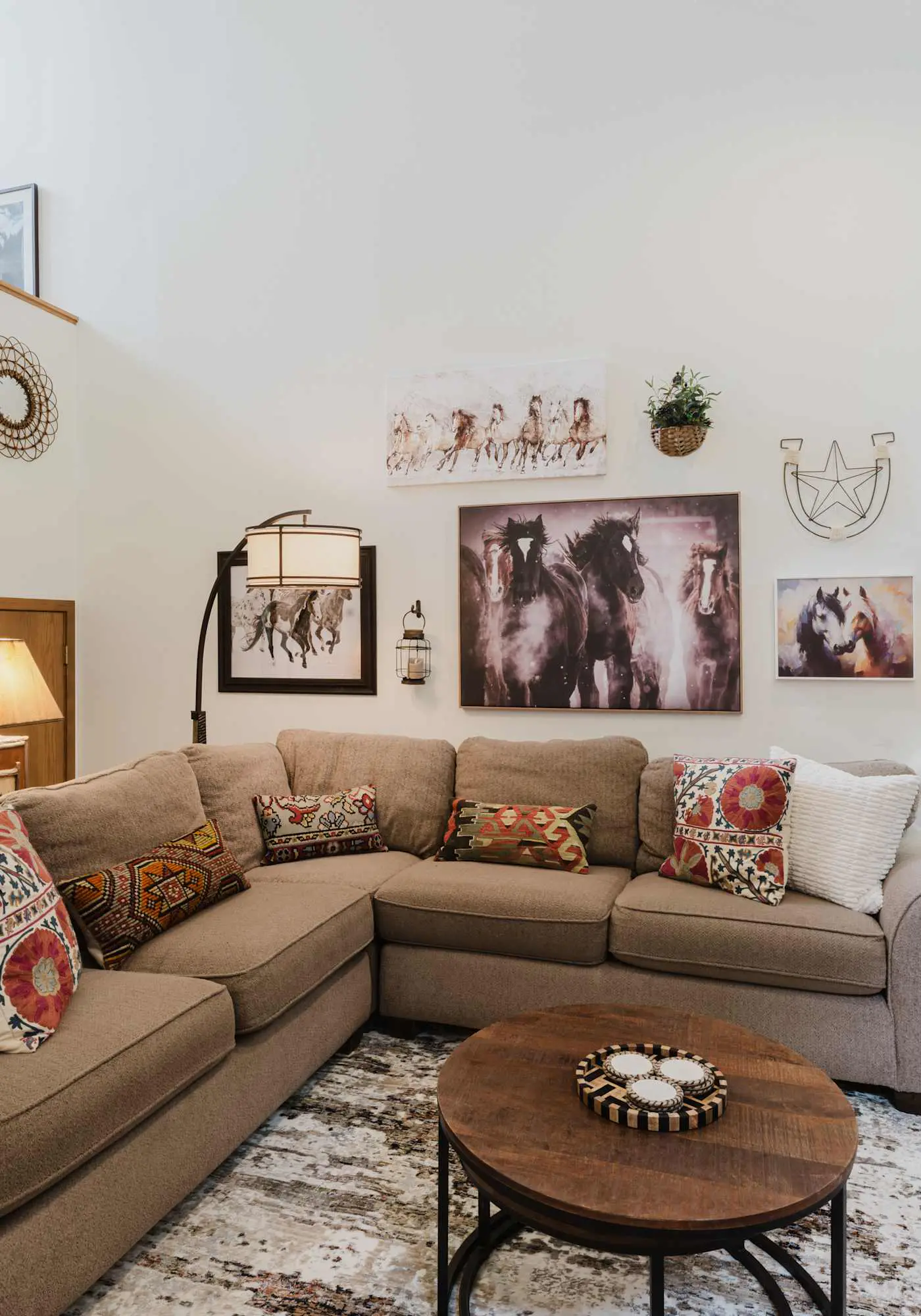 3BR Townhouse Near SHARC & Village - Dog Friendly