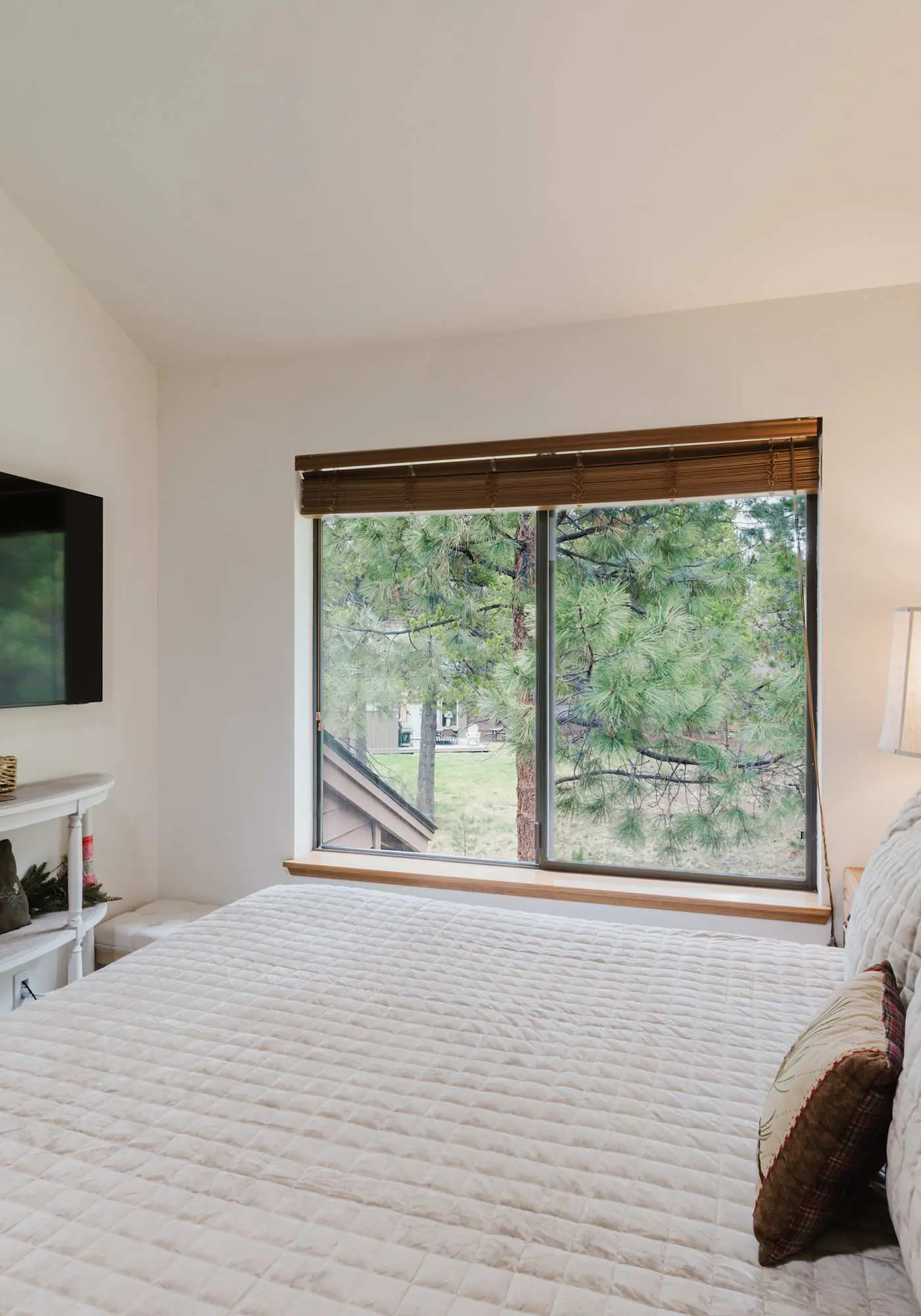 3BR Townhouse Near SHARC & Village - Dog Friendly