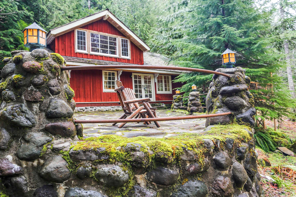 Waterfront lodge on 24 acres with patio & fireplace