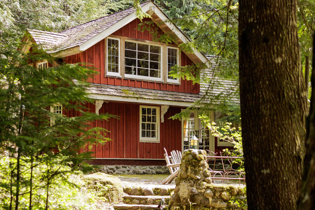 Waterfront lodge on 24 acres with patio & fireplace