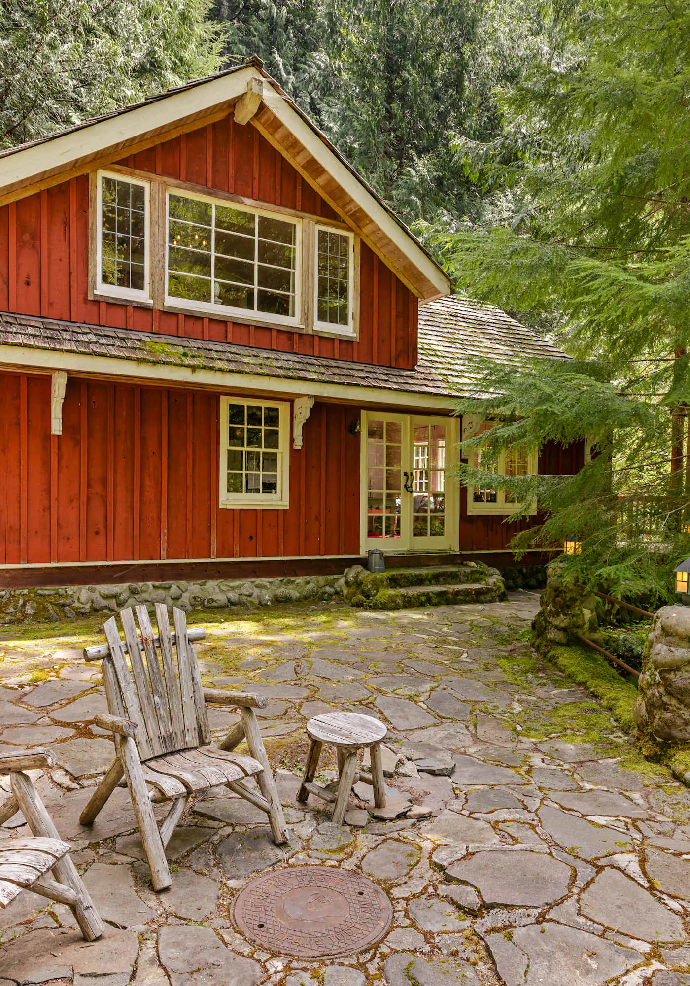 Waterfront lodge on 24 acres with patio & fireplace