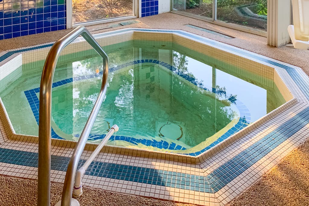 Adorable condo with patio, shared pool, & hot tub - close to the water