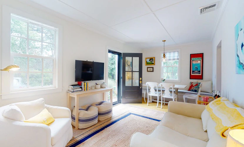 Beautiful, cozy ranch home w/ a deck - walking distance to Downtown Chatham