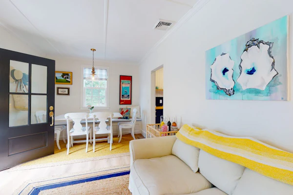 Beautiful, cozy ranch home w/ a deck - walking distance to Downtown Chatham
