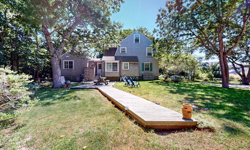 Coastal home with screened porch, W/D, & amazing location