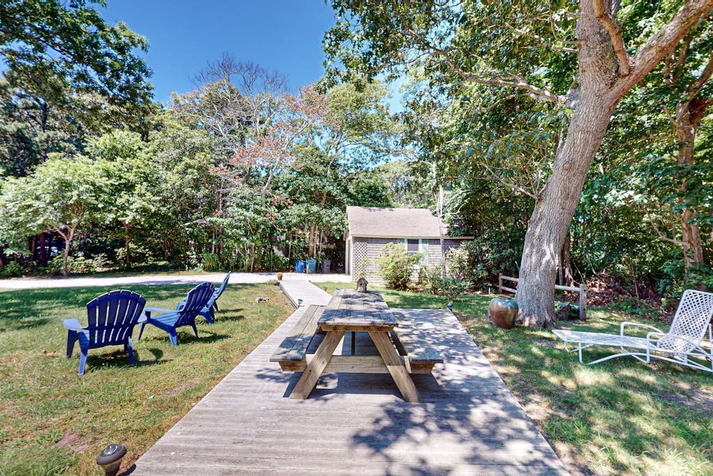 Coastal home with screened porch, W/D, & amazing location