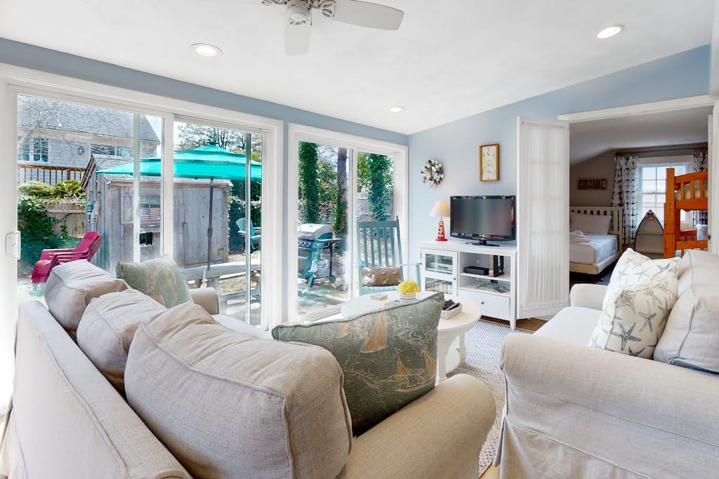 Classic Cape Cod home with Patio and Firepit - Walk to the Beach