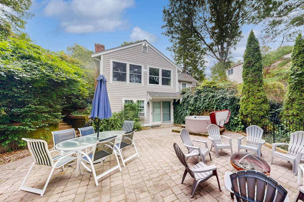 Cozy home on lake including local beach pass , hot tub, patio, W/D, & AC