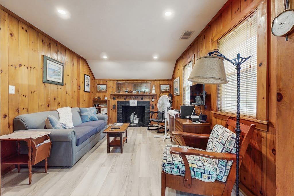Adorable Cape Escape W/ Private Beach Access, Full Kitchen, & Perfect Location