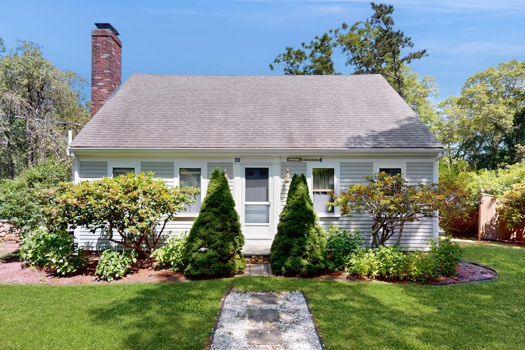 Cape Cod Getaway - near Seymour Pond and Rail Trail; Bay Beaches w/in a few mile