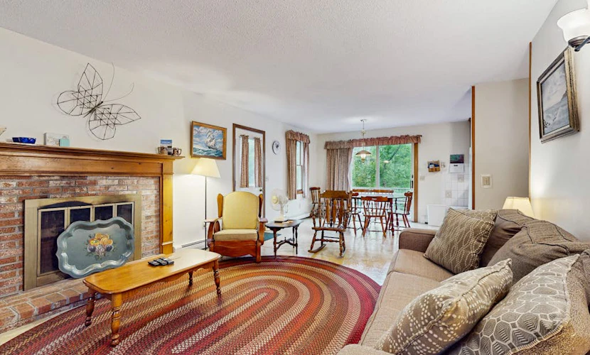 Cozy, Quiet, Secluded - within Short Walk of the Beach