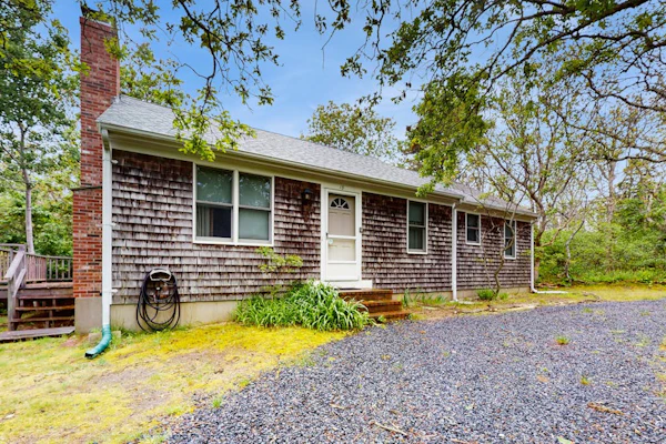 Cozy, Quiet, Secluded - within Short Walk of the Beach