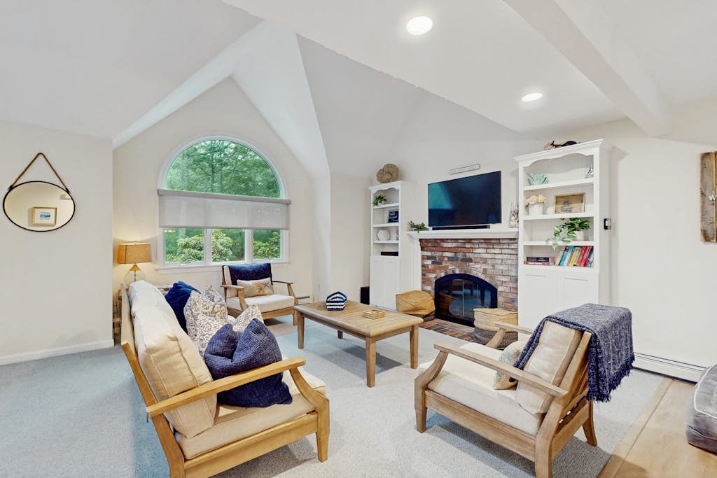Inviting dog-friendly home with furnished deck & firepit, near golf
