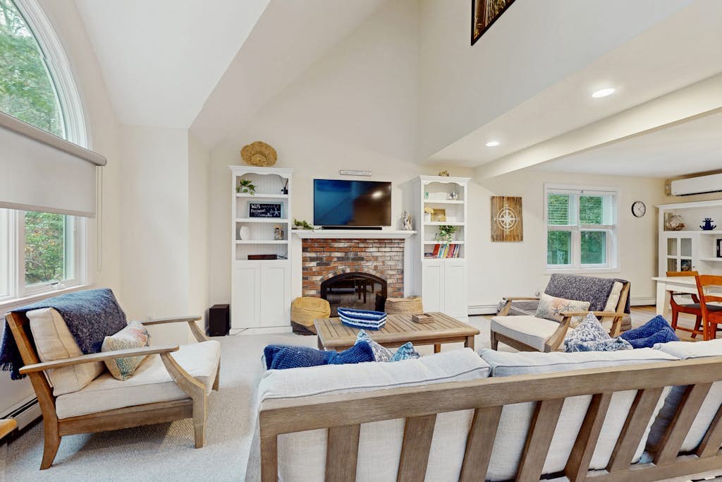 Inviting dog-friendly home with furnished deck & firepit, near golf