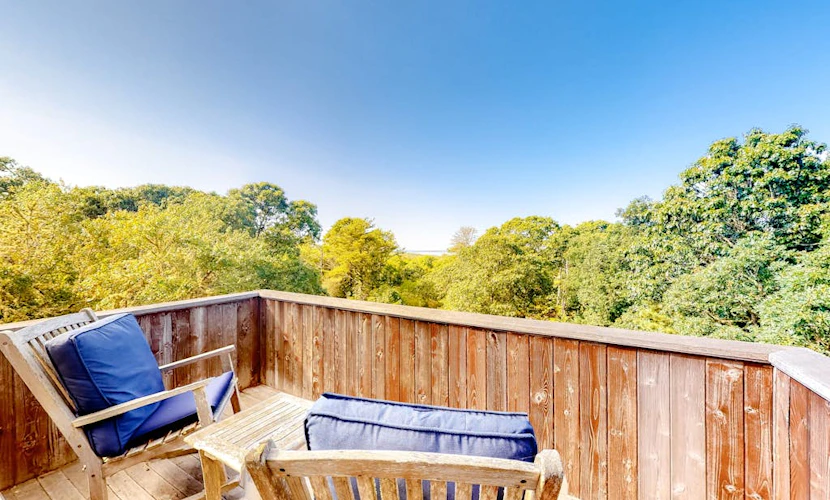 Beautiful dog-friendly home with water view, balcony & washer/dryer