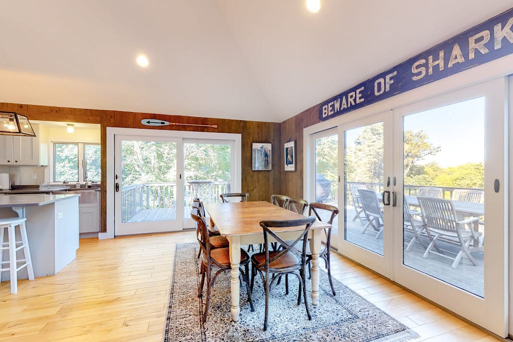 Beautiful dog-friendly home with water view, balcony & washer/dryer