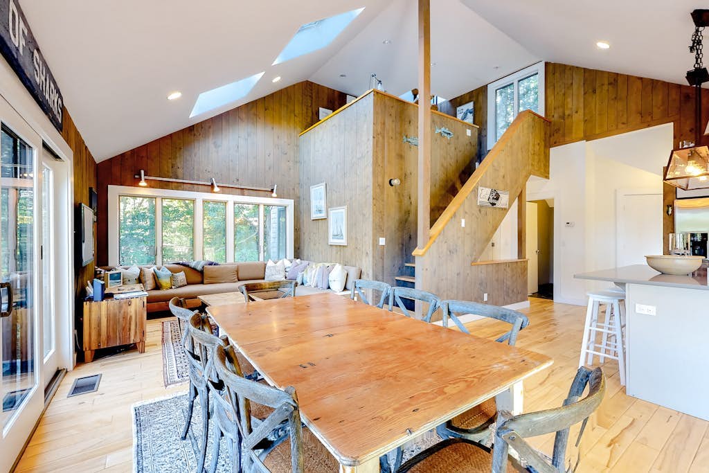 Beautiful dog-friendly home with water view, balcony & washer/dryer
