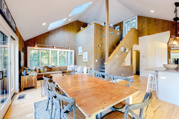 Beautiful dog-friendly home with water view, balcony & washer/dryer