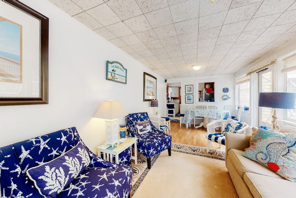 Secluded ranch home with a full outdoor shower & private community beach
