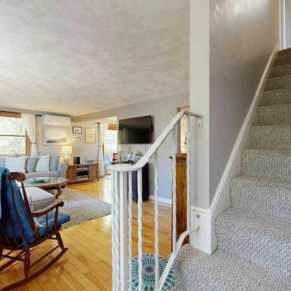 Dog-friendly Bournes Pond home minutes to downtown Falmouth with grill