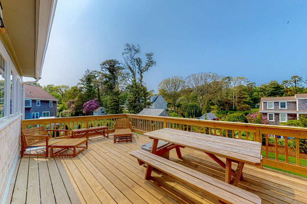 Lovely dog-friendly home w/ fireplace, central AC, full kitchen, & washer/dryer