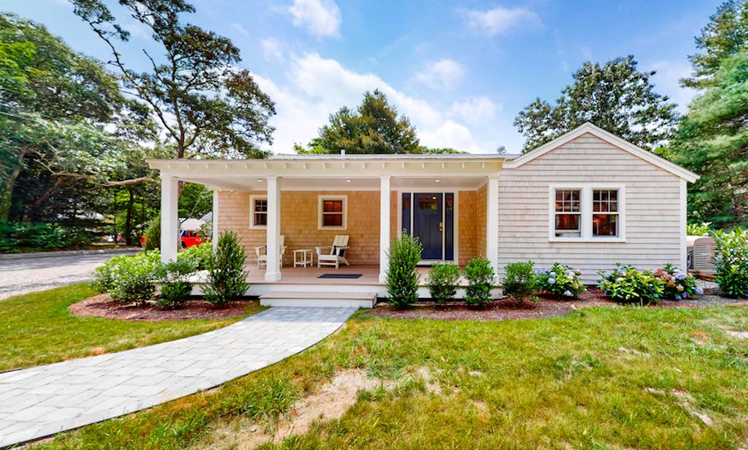 Dog-friendly house in a quiet neighborhood with furnished porch & washer/dryer