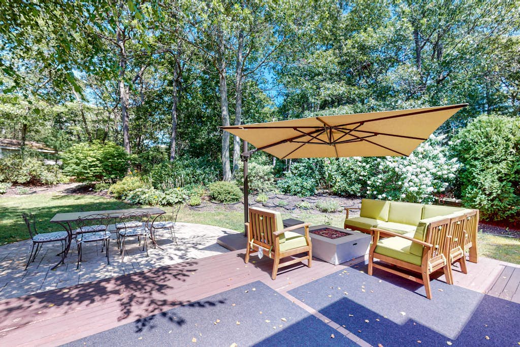 Inviting home with charming outdoor area & firepit - short drive downtown