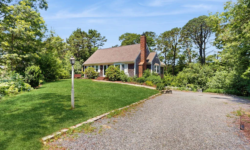 Pond view home w/ AC, sunroom, kayak & near town and beaches