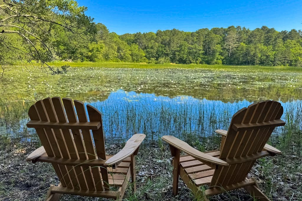 Pond view home w/ AC, sunroom, kayak & near town and beaches