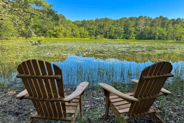 Pond view home w/ AC, sunroom, kayak & near town and beaches