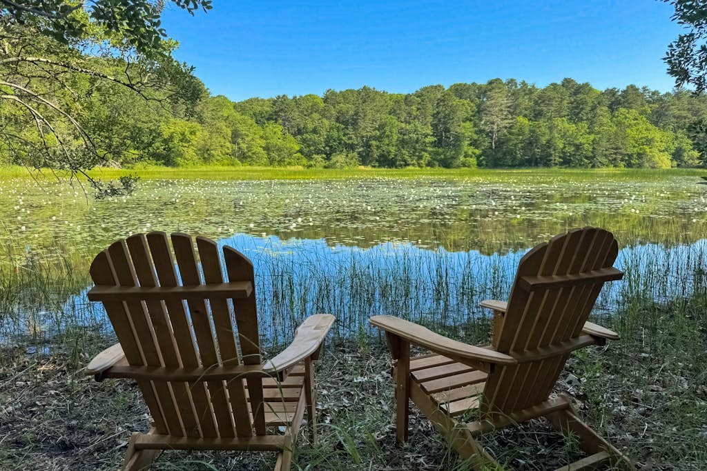 Pond view home w/ AC, sunroom, kayak & near town and beaches