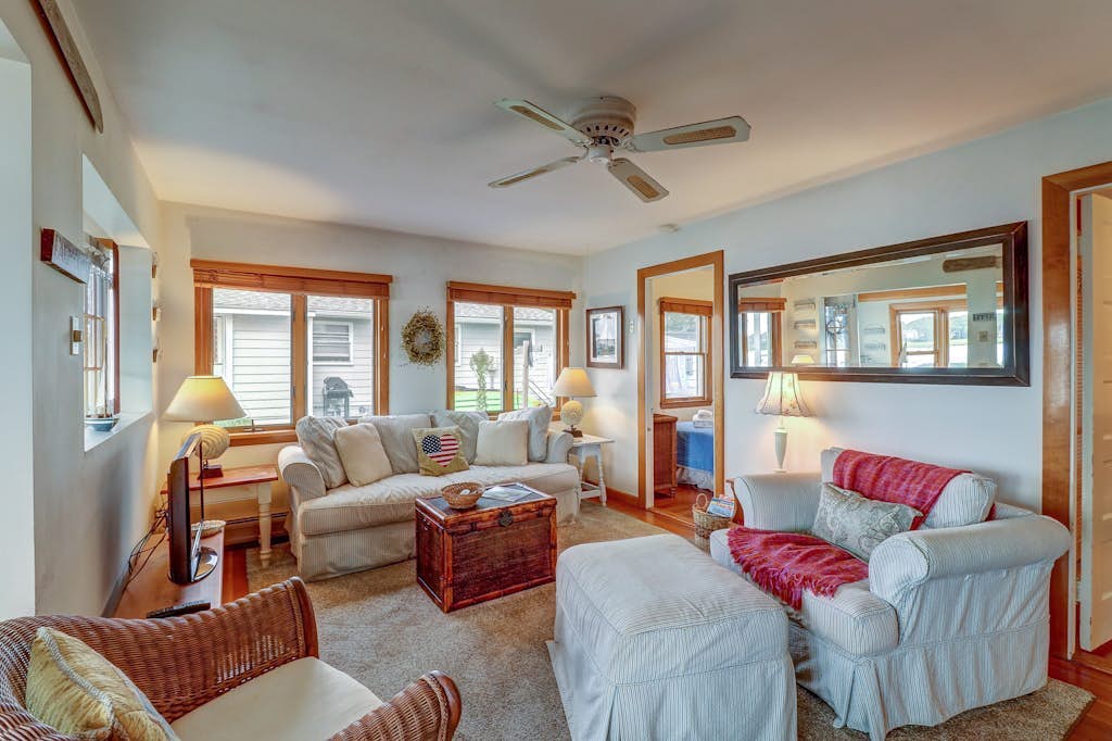 Lakefront home with beach views, WiFi, gas grill & patio - near beach