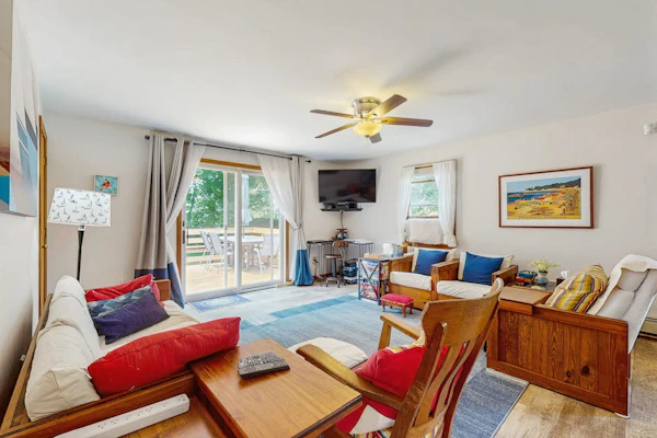 Great Ranch Style Home In Edgartown W/ Gas Grill & Dog Friendly