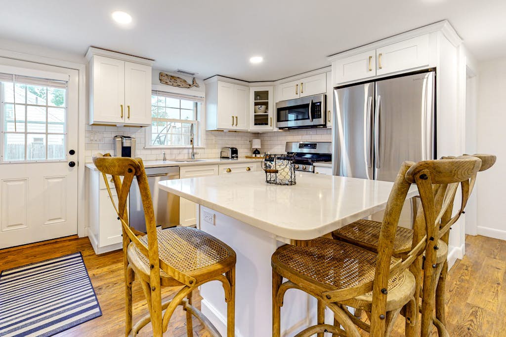 Beachside retreat with grill - near Main Street & 300 yards to Surf Drive shore