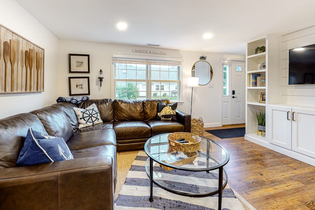 Beachside retreat with grill - near Main Street & 300 yards to Surf Drive shore