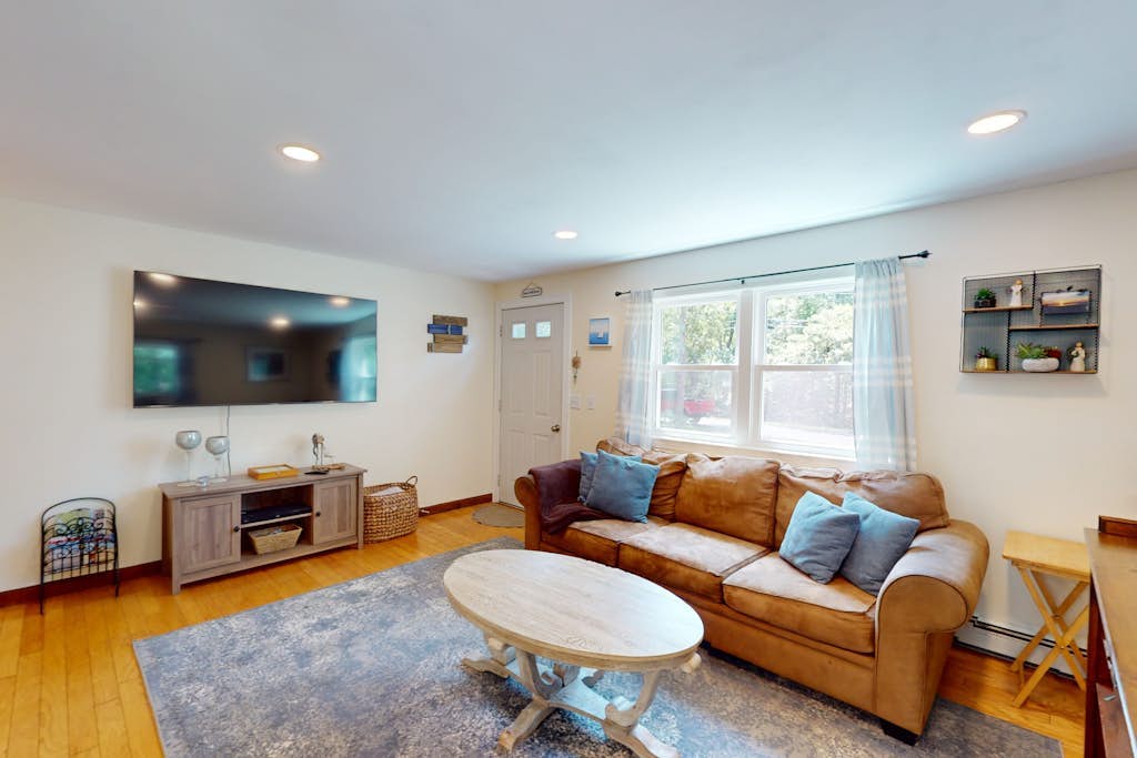 Centrally located home near Nauset Light, Coast Guard Beach & Cape Rail Trail
