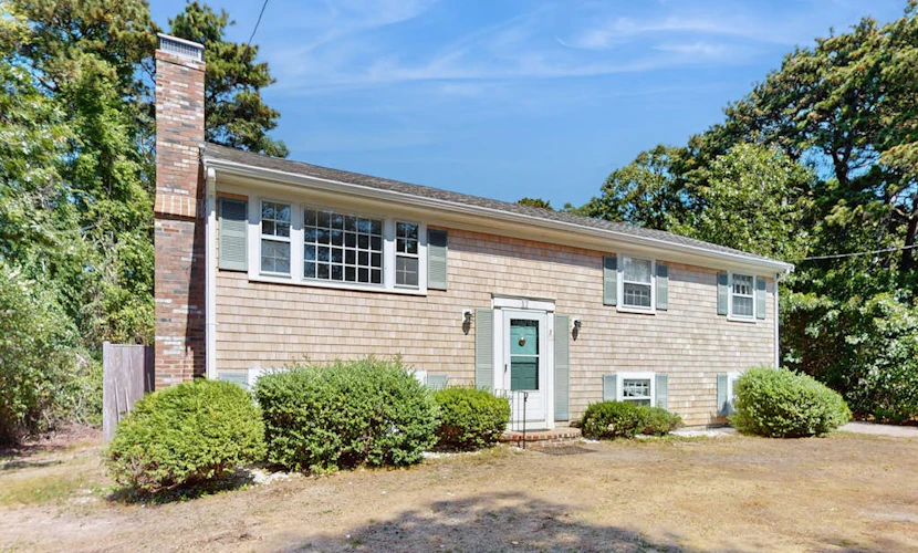 Spacious house close to town and beach with AC, W/D, games, deck, & grill