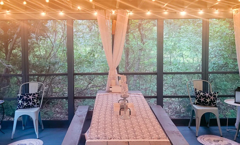 Newly remodeled bayside cottage with screened patio - short drive to the water