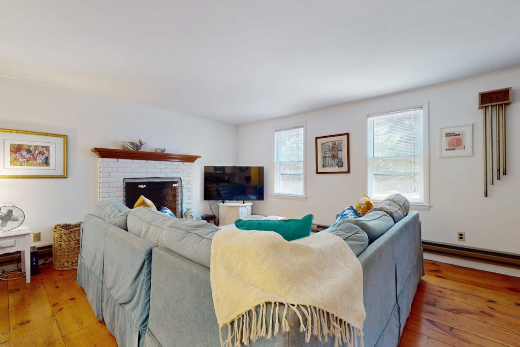 Cape Getaway -walk to restaurants & shops, near bay & ocean beaches & rail trail