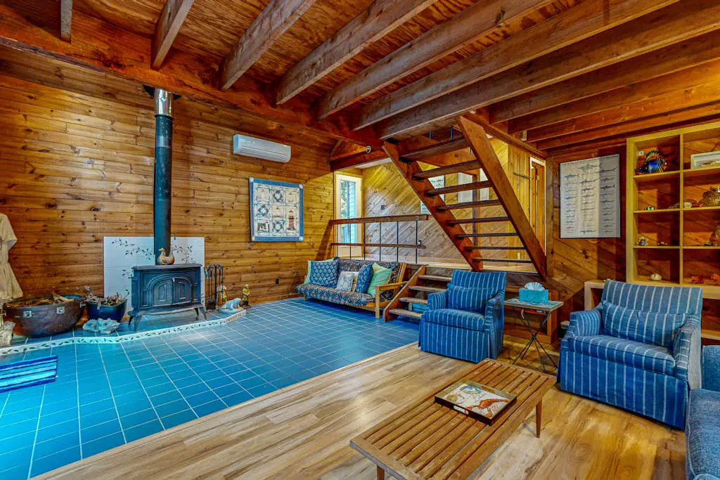 Cozy Island Cabin