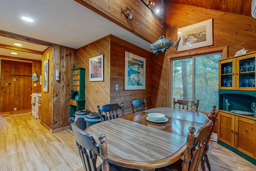 Cozy Island Cabin