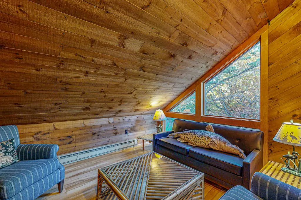 Cozy Island Cabin