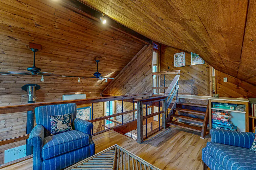 Cozy Island Cabin